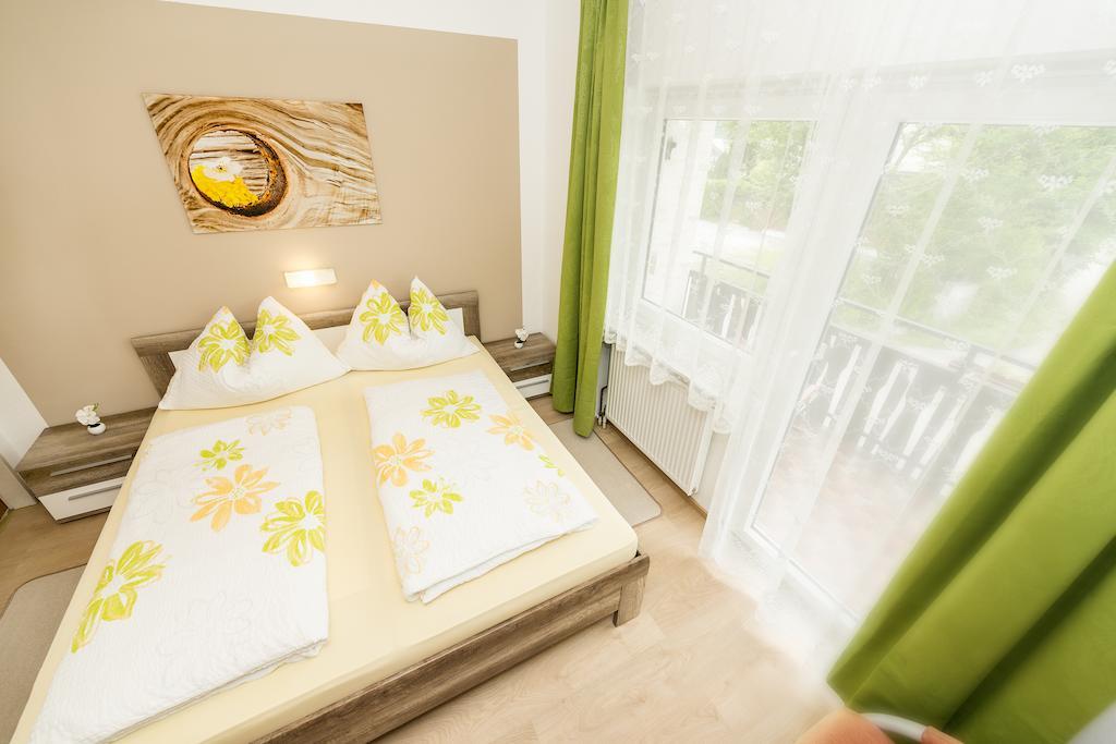 Gaestehaus Genf Velden am Woerthersee Room photo