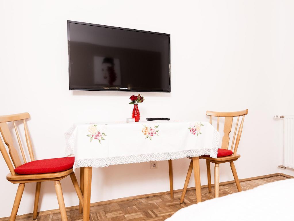 Gaestehaus Genf Velden am Woerthersee Room photo
